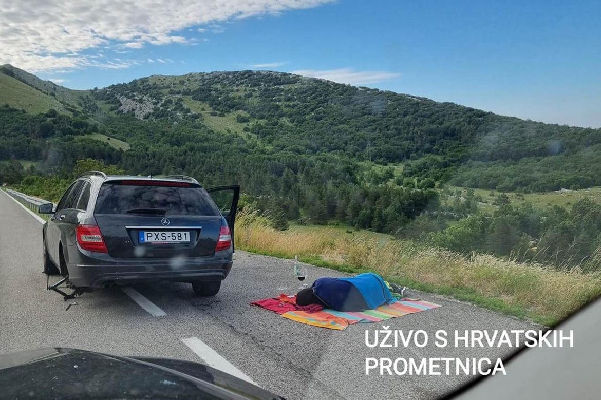Fotografija navodno snimljena u Hrvatskoj - "To se zove prespavaj probleme"