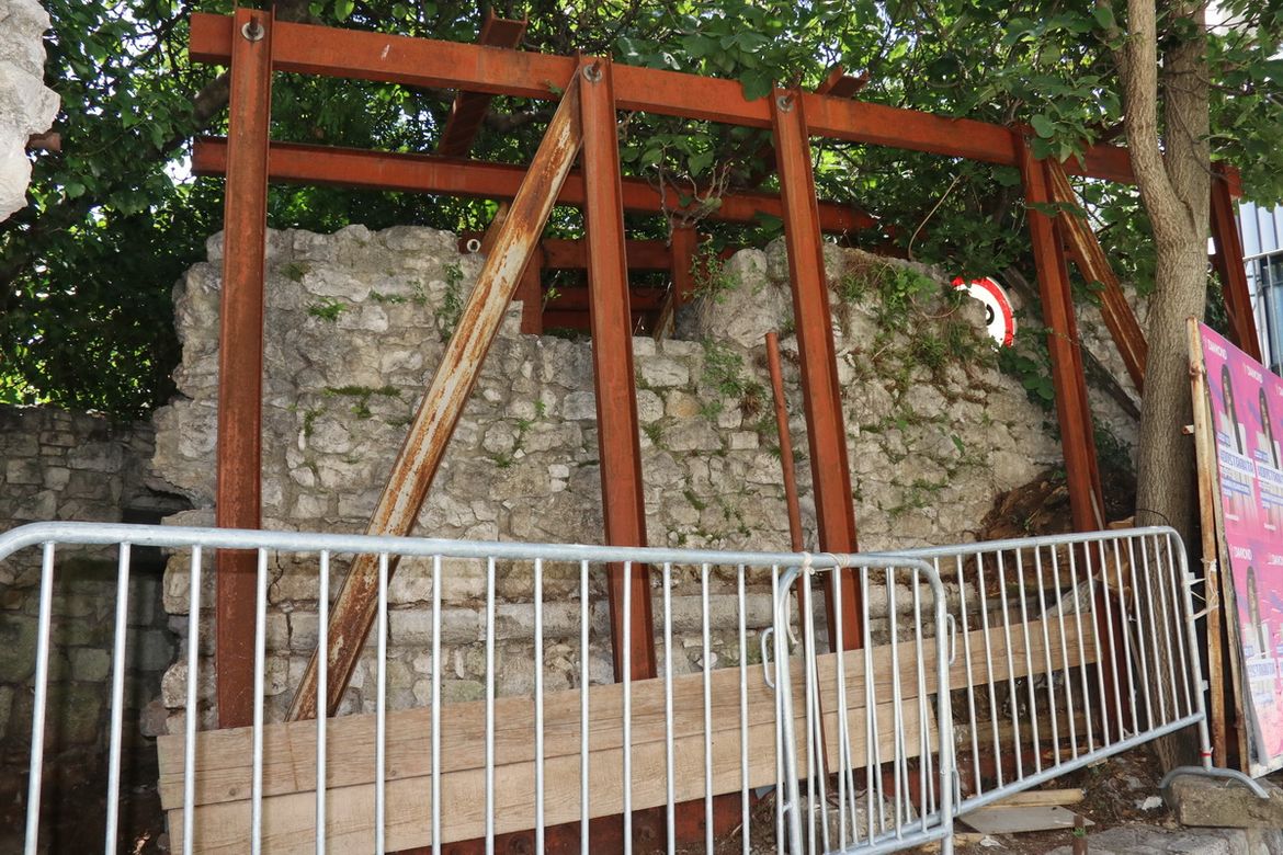 Nastavlja se restauracija Rimskog luka i arheološka istraživanja na riječkom Klobučarićevom trgu