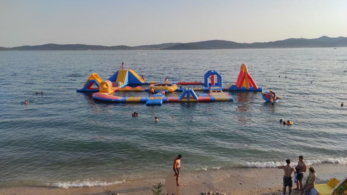 TUČNJAVA NA PLAŽI Tri Zadrana nasrnula na šestero Nijemaca, pa završili iza rešetaka
