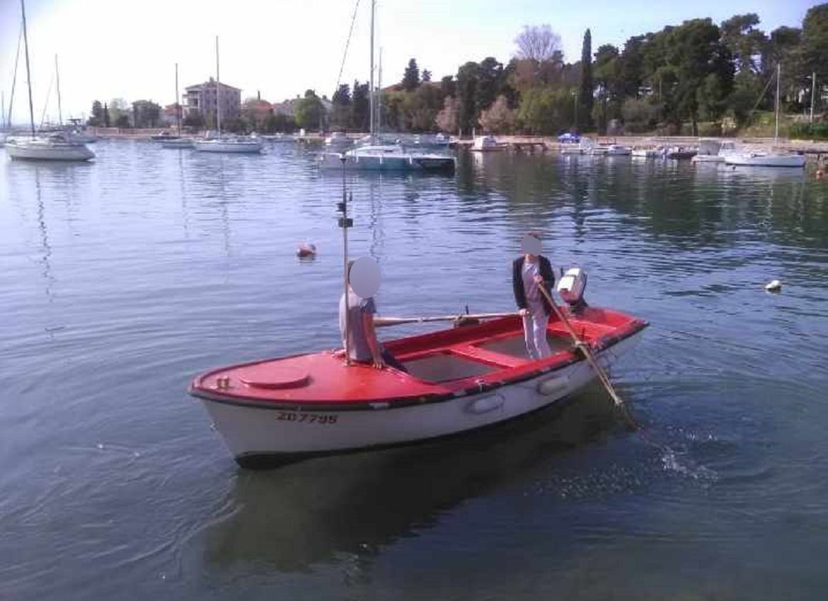 Sinoć je u Zadru ukraden ovaj plastični kaić - Jeste li ga vidjeli?