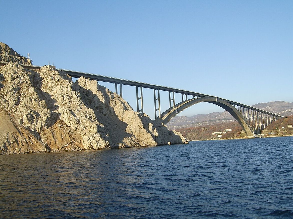 NAJEZDA BRITANACA Gužve na Krčkom mostu