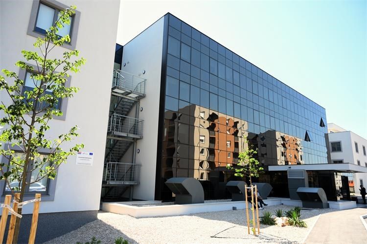 U Šibeniku otvoren Studenski dom Palacin, u Zadru uručeni ključevi za 88 POS-ovih stanova