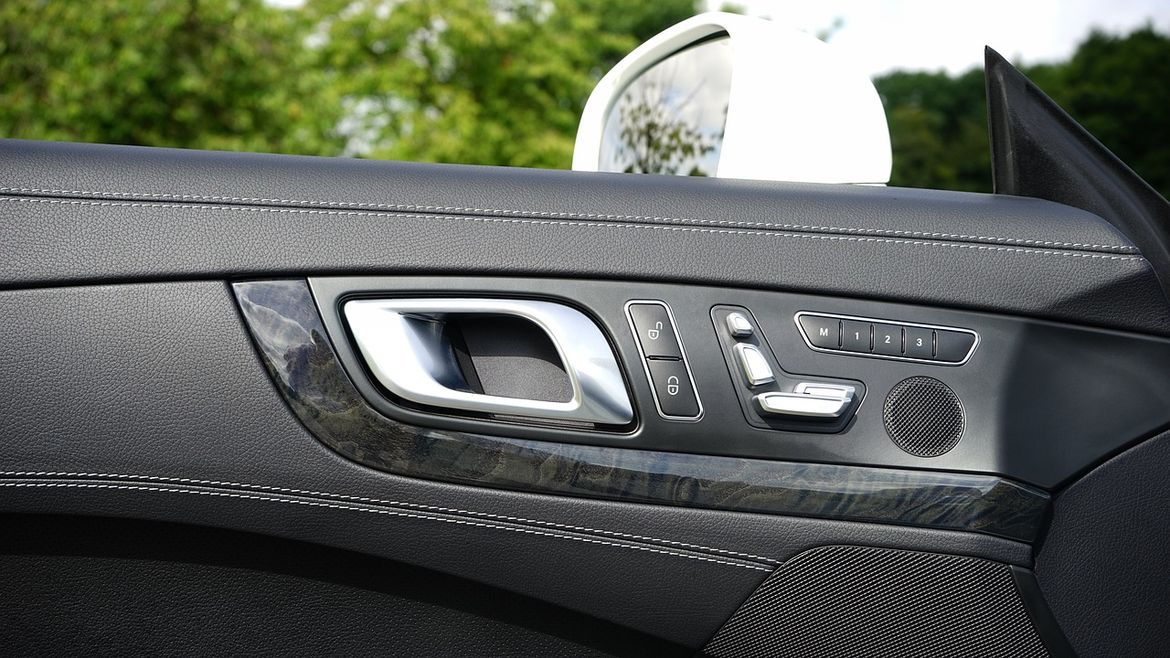 Pazinjan na 32,4 °C ostavio otvoren prozor na automobilu pa dobio 15 eura kazne