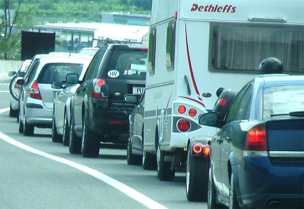 Prve veće gužve na cestama prema Jadranu