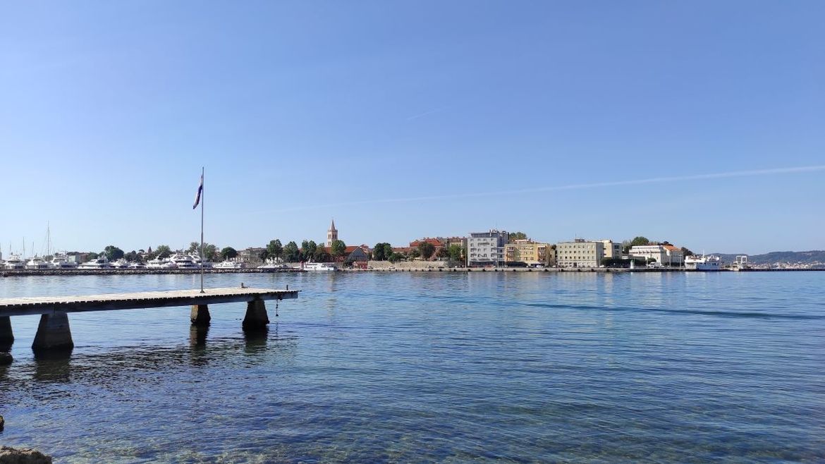 Zbog onečišćenja zabrana kupanja na zadarskoj plaži Marex