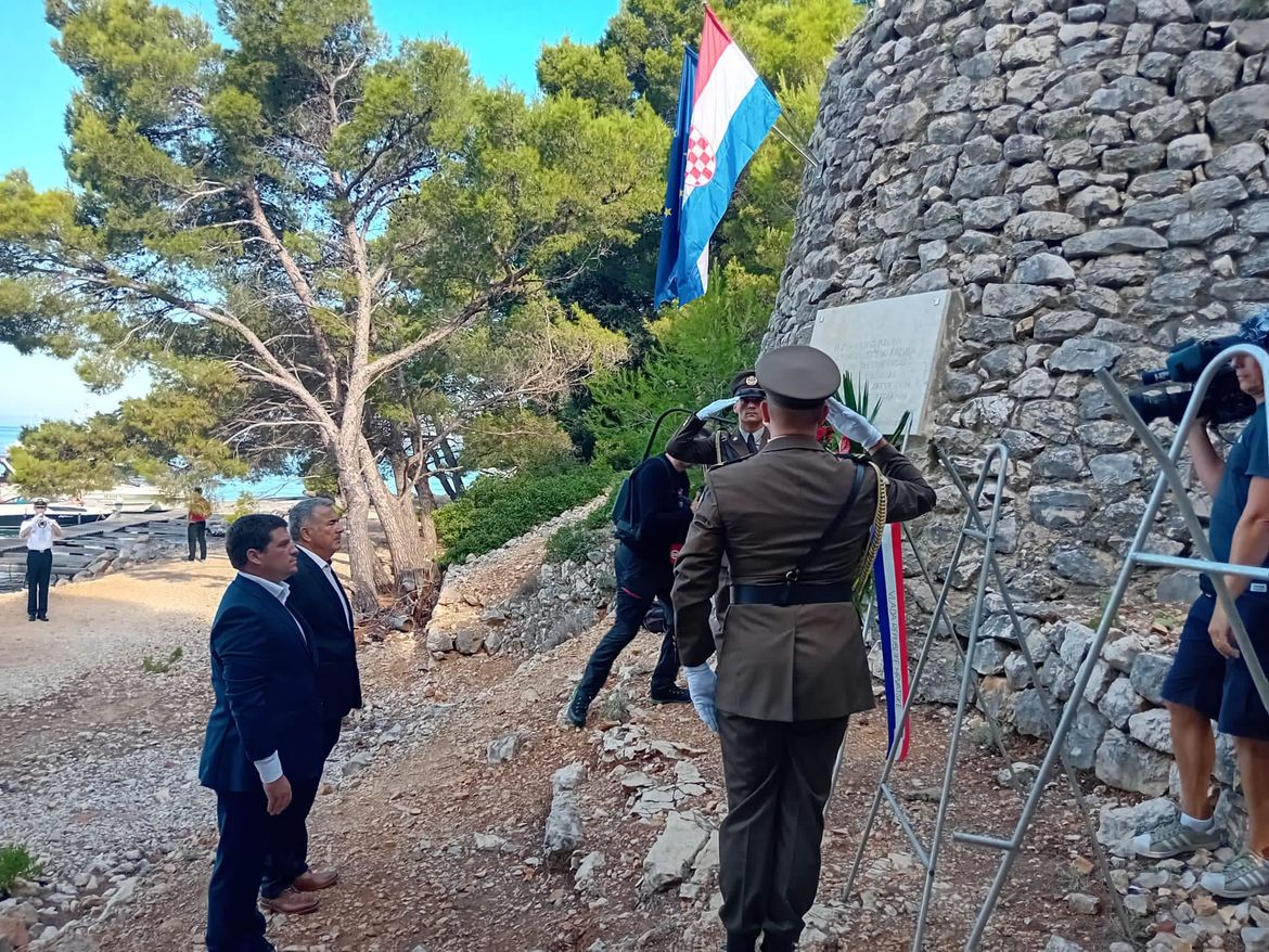 FOTO Europski dan sjećanja na žrtve svih totalitarnih i autoritarnih režima obilježen na Golom otoku i Svetom Grguru