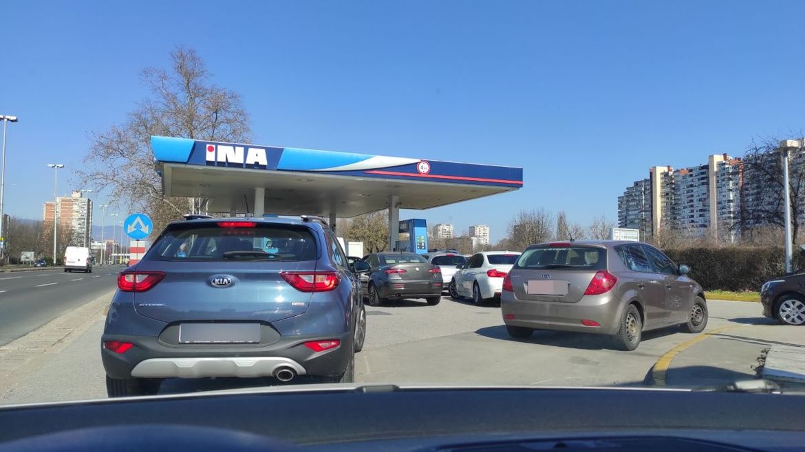 Na benzinskim pumpama nedjeljom peku i prodaju kruh!