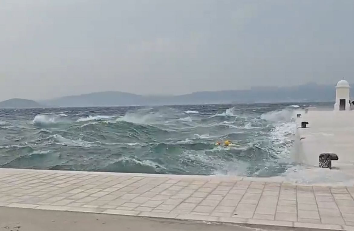 Slovenac krenuo plivati za jet-skijem pa zaglavio u olujnom moru