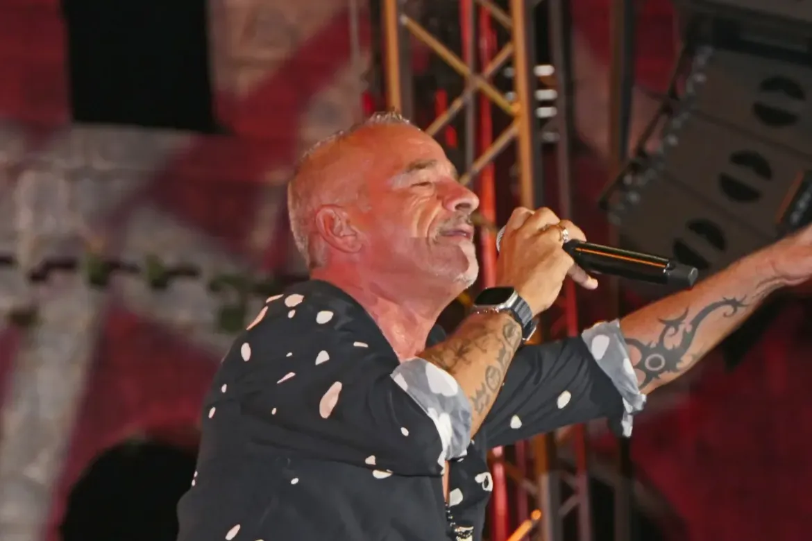 Nakon gotovo dvadeset godina Arena ponovno pjevala uglas s talijanskom legendom