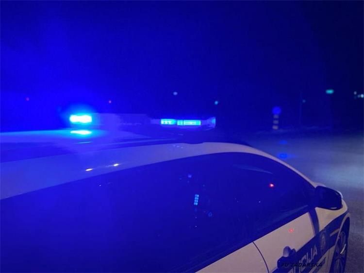 U Sukošanu muškarac držao agresivnog psa - policija ga privela, jedna žena teže, a druga lakše ozlijeđena!