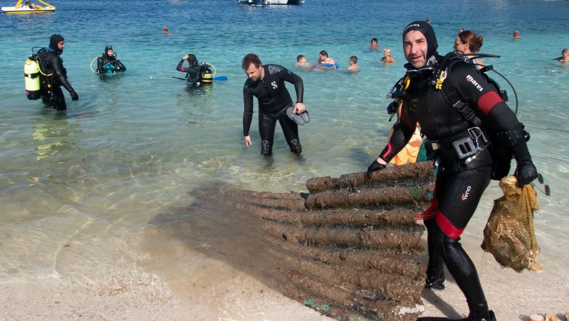 U akciji čišćenja podmorja kod Jadranova izvađeno najmanje otpada do sad, točno 89,7 kg!