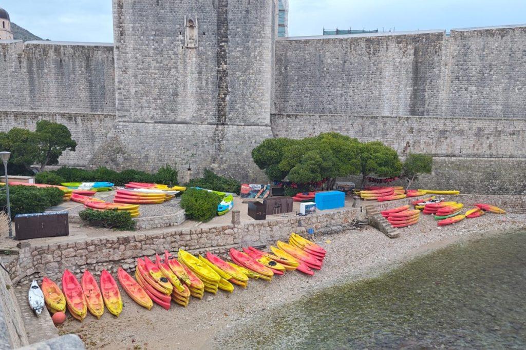 POTRAGA OBUSTAVLJENA Svi kajaci na broju i svi kajakaši spašeni