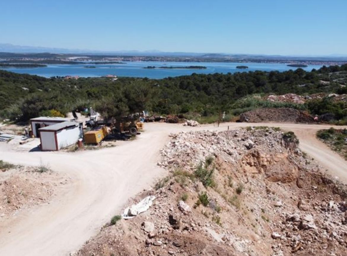 Kamenolom na vrhu Pašmana udaljen 600 metara od kuća, a neće utjecati na stanovništvo?
