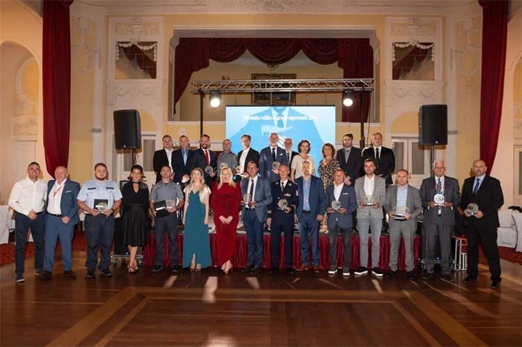 Za akciju izmještanja protubrodske mine iz riječke luke, PU primorsko-goranska i Grad Rijeka dobili Hrvatsku veliku nagradu sigurnosti 2023.