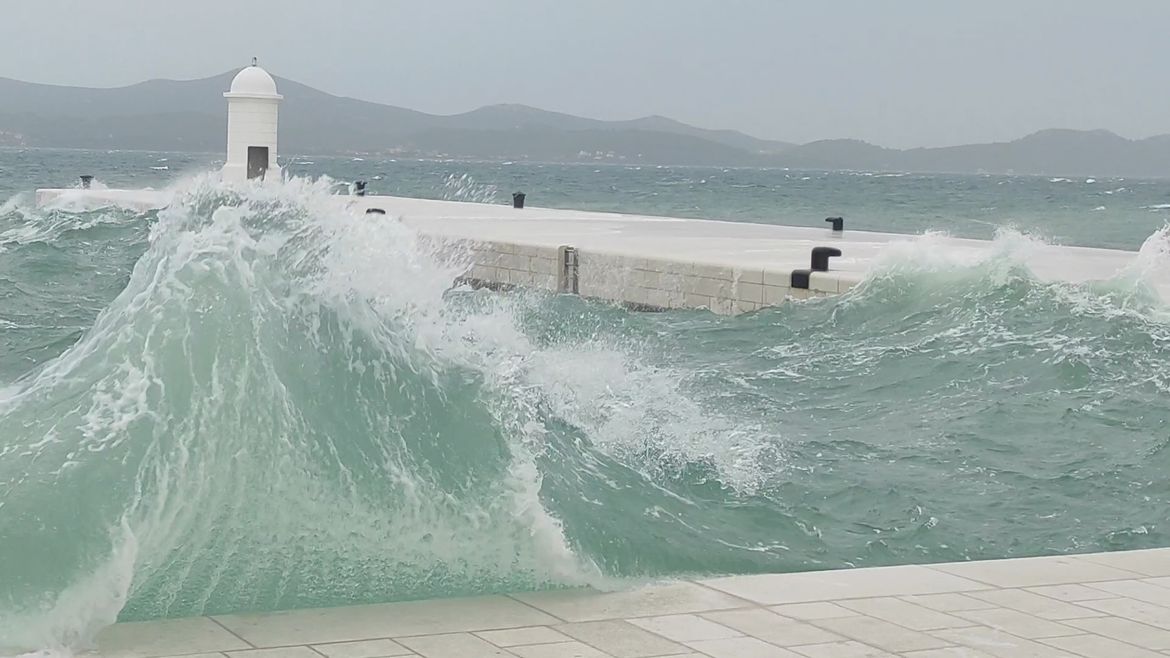 VIDEO Otoci diljem obale odsječeni! Ovako izgleda olujno jugo u Zadru