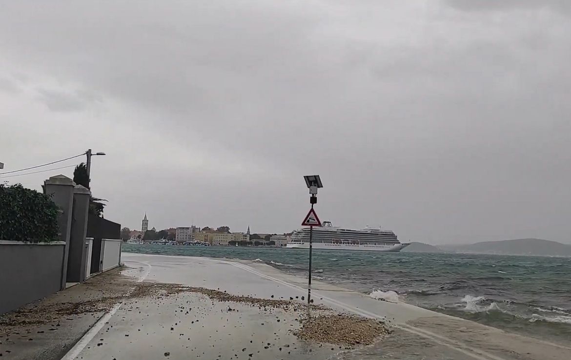 VIDEO Ovako izgleda glavna cesta kojom se sa zapada Zadra ide u centar grada!