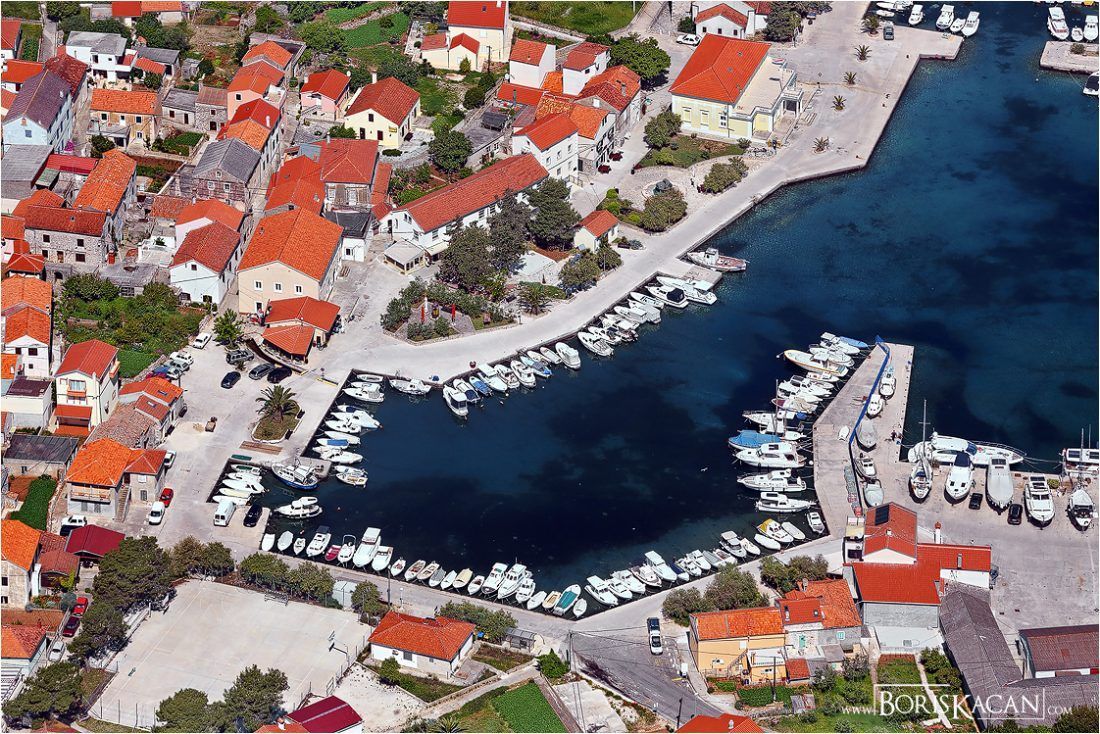 Nijemcu ukradena foto oprema iz jedrilice na Velom Ižu