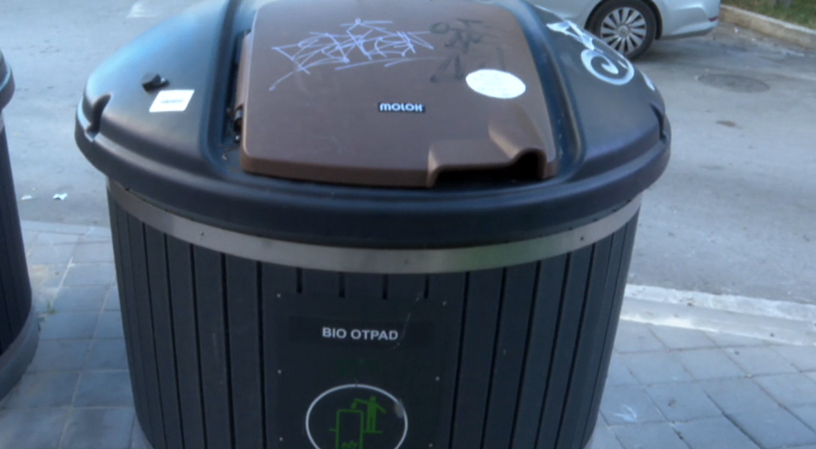 Split se po vrućinama guši u 'mirisima' spremnika za biootpad - Prazne se samo jednom tjedno