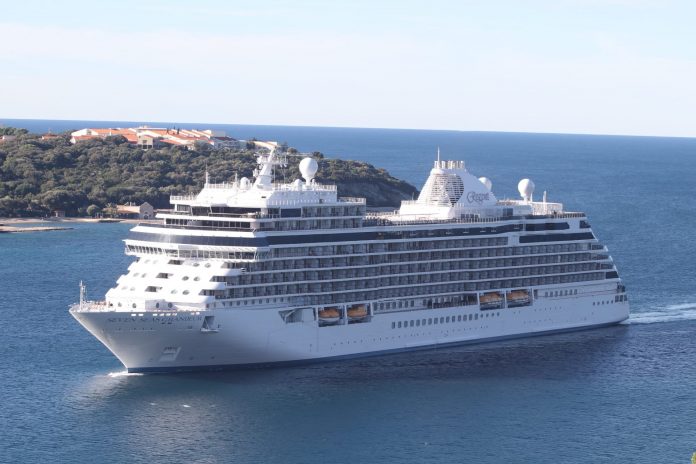 VIDEO Luksuzni kruzer "Seven Seas Grandeur" - Tek što je porinut, uplovio u Dubrovnik