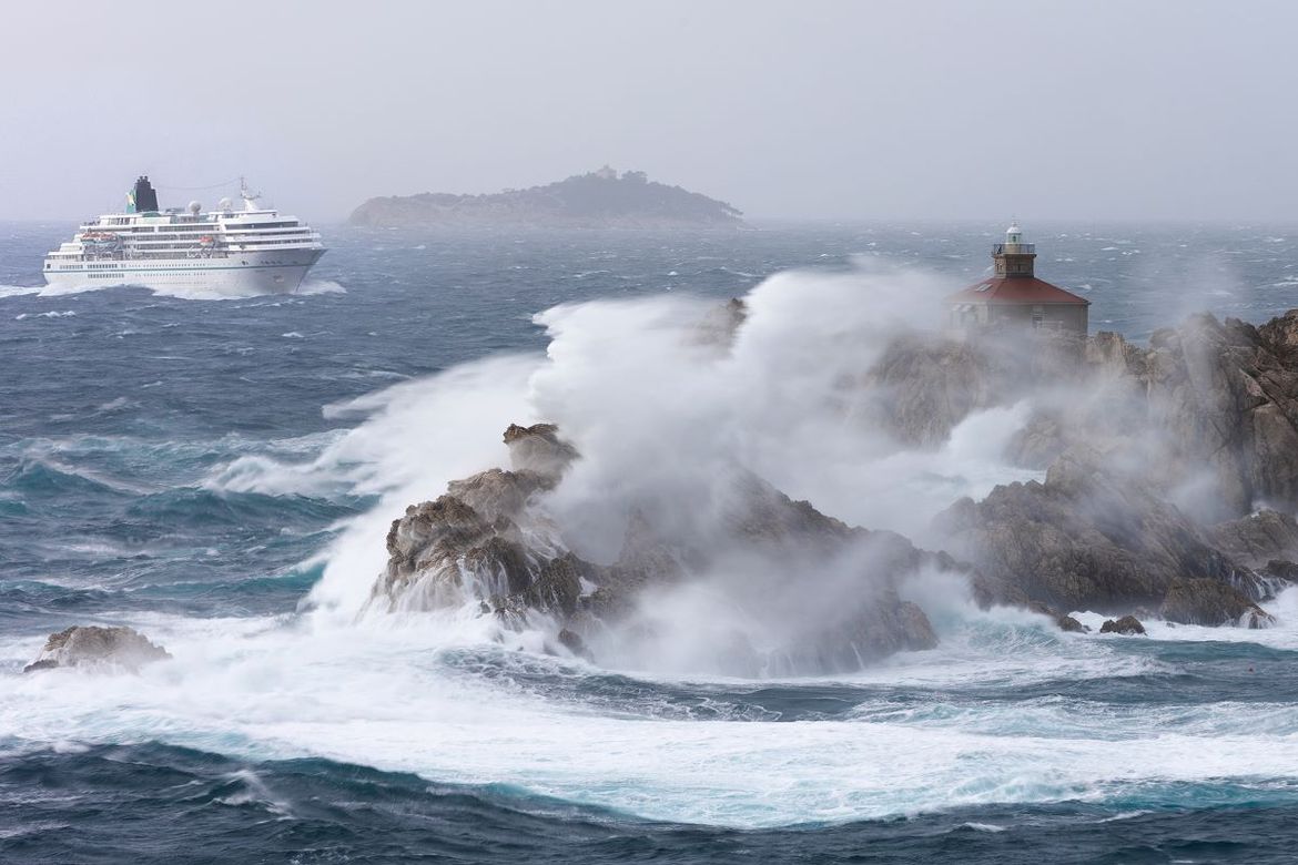FOTO Drama ispred dubrovačke luke: "Ovaj kruzer je dobro izvaljalo prije uplovljavanja u Gruž!"