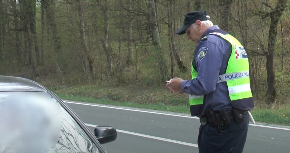 Od sutra kreće obveza zimske opreme na automobilima - kazne su drakonske!
