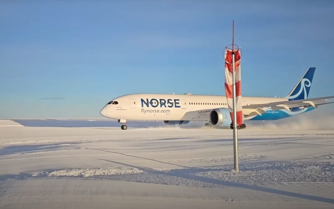 VIDEO Ledena pista na Antarktici - Povijesno slijetanje s 45 istraživača i 12 tona opreme