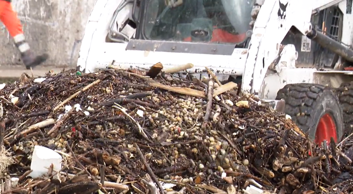 Nakon oluje napokon se čiste plaže u Rijeci