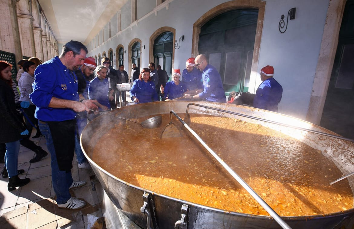 "SPLITU S LJUBAVLJU" 5000 porcija bakalara podijelit će se na Badnjak ispred splitske Peškarije!
