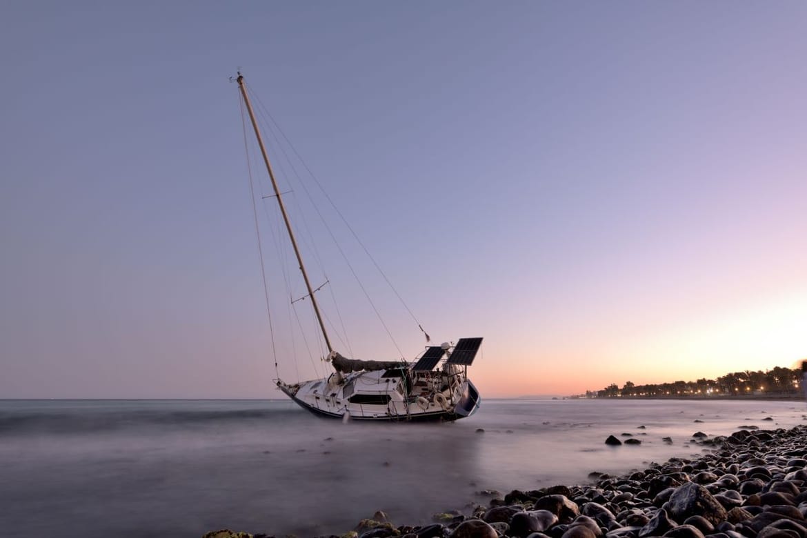 Posada nasukane jedrilice kod otoka Premude spašena po nevremenu uz pomoć požrtvovnog mještanina