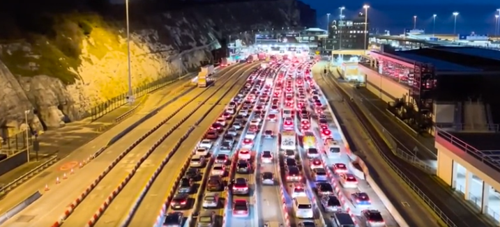 Ne čekaju samo Hrvati - pogledajte gigantske redove između Dovera i Calaisa!
