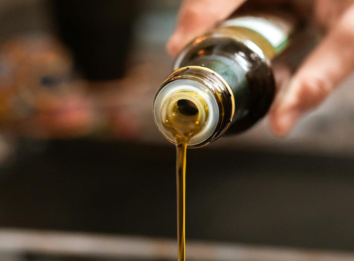 VIDEO Lažno maslinovo ulje -Zaplijenjeno čak 260.000 litara!