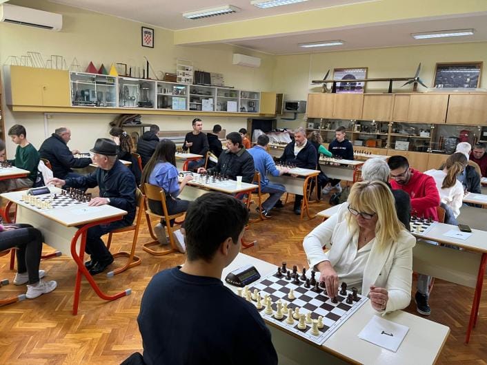 Božićni šahovski turnir, u organizaciji Šahovskog kluba Vela Luka