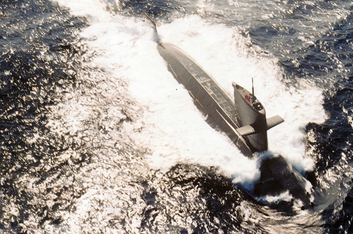 VELIKA POTRAGA ZA MORNARIMA Šestorica s podmornice pala u more, trojici se gubi trag