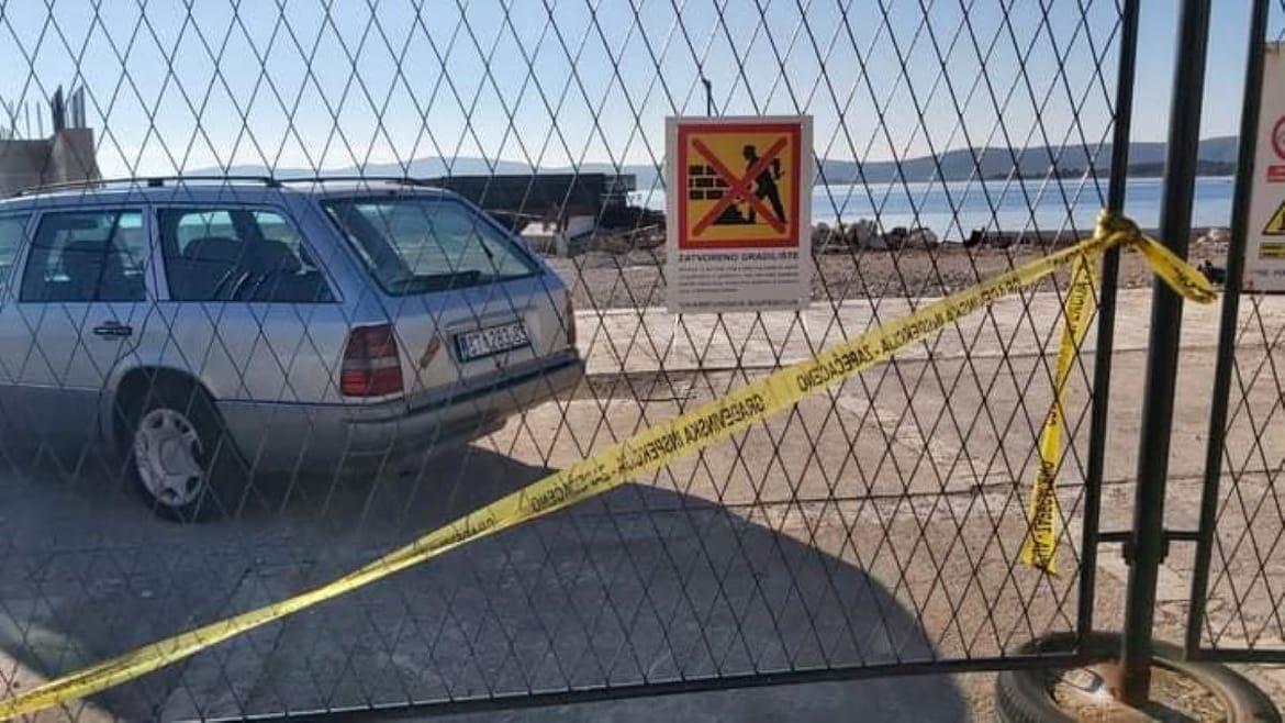 ŠTO SE DOGAĐA U SV. FILIPU I JAKOVU? Tri dana inspekcija zatvorila gradilište marine, pa skinula oznaku zabrane
