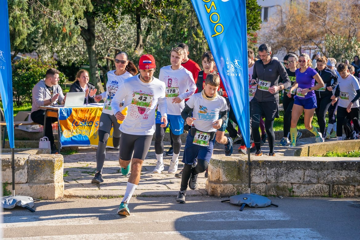 Iz Vele Luke utrkom poručili: "Ako ti je zima, trči Zimsku strku!"