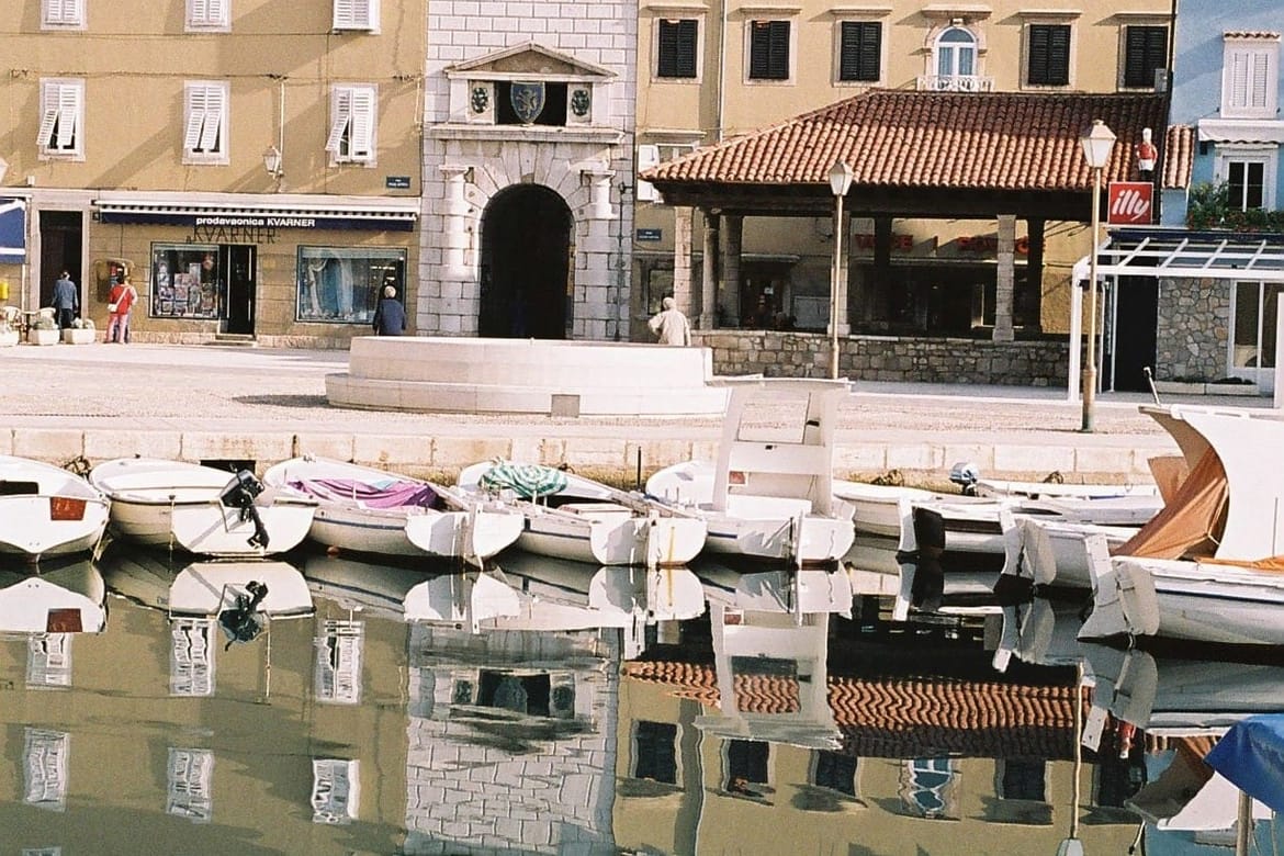 Zatvoren matični ured u Cresu