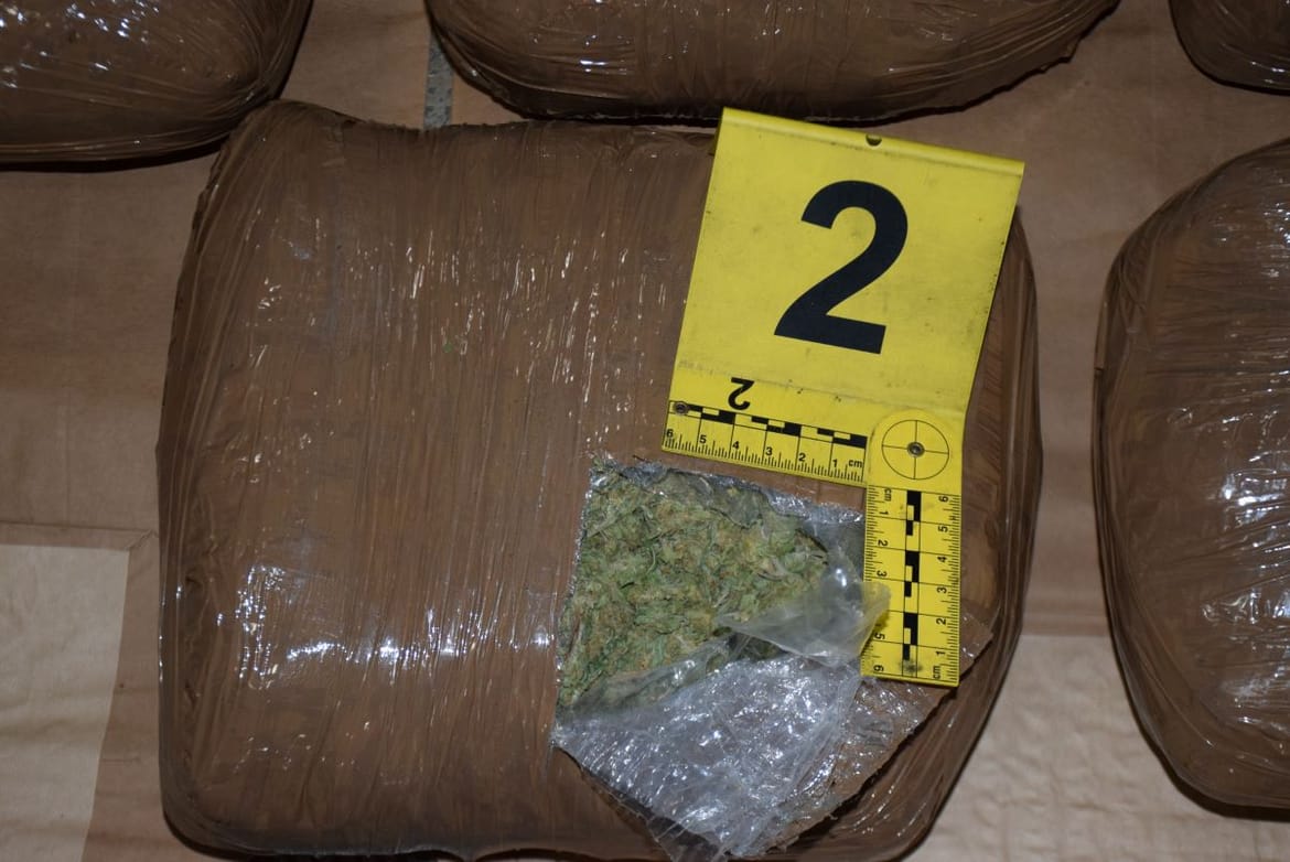 Splitska policija Crnogorcu u automobilu pronašla više od 22 kg marihuane!