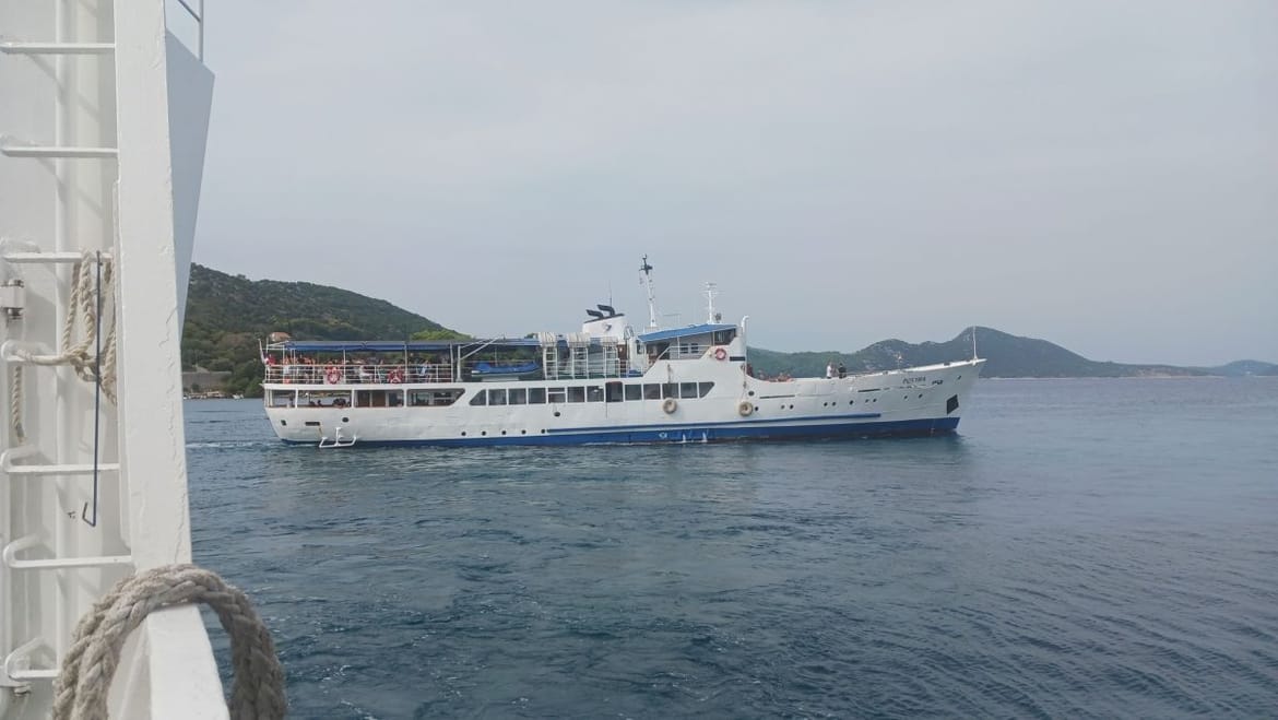 Otočani s Koločepa se ograđuju: "Kritike na račun kapetana Postire zbog neprometovanja uslijed olujne bure su neopravdane!"