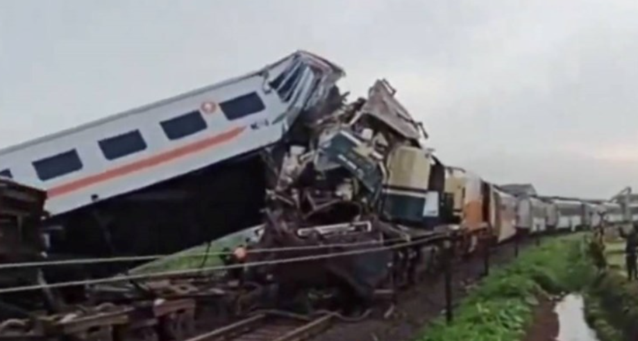 VIDEO Sudarila su se dva vlaka na indonezijskom otoku Javi - ima mrtvih i ranjenih, spašavanje je u tijeku!