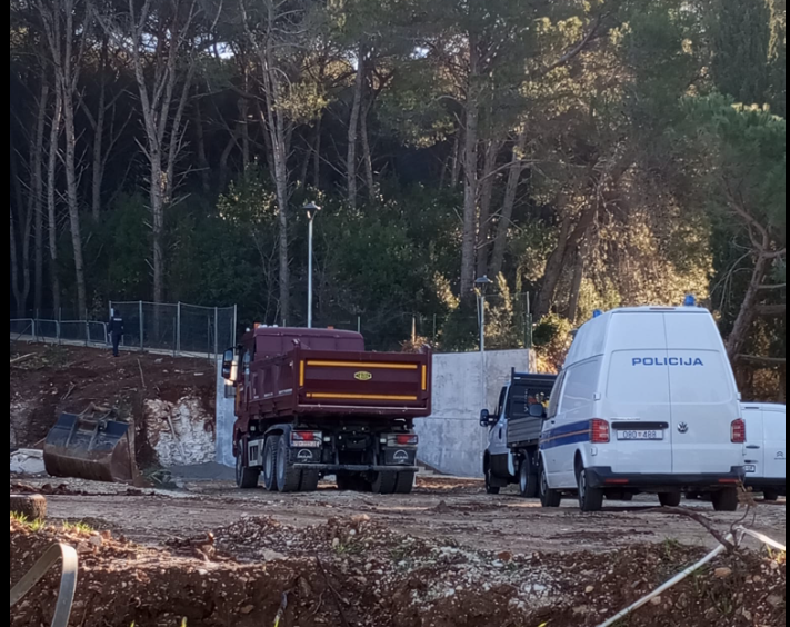 Lungomare cesta pretvara se u privatnu plažu - U nedjelju prosvjedni performans grupe građana Walter