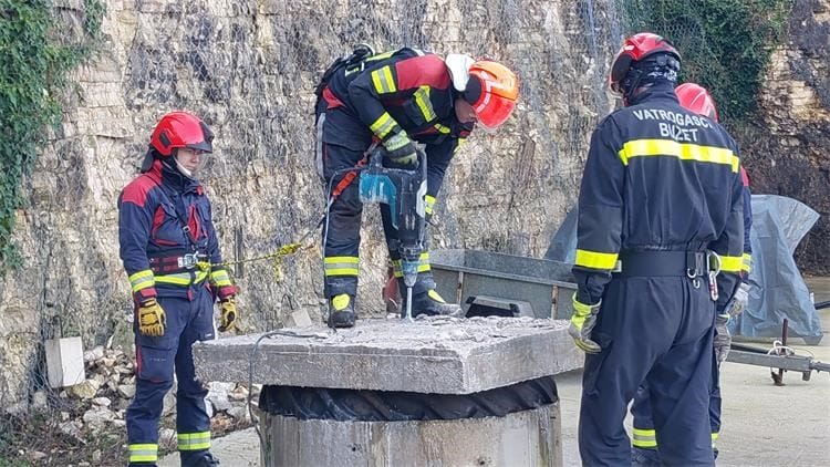 FOTO Vatrogasna zajednica Istarske županije organizirala Program osposobljavanja za spašavanje iz ruševina