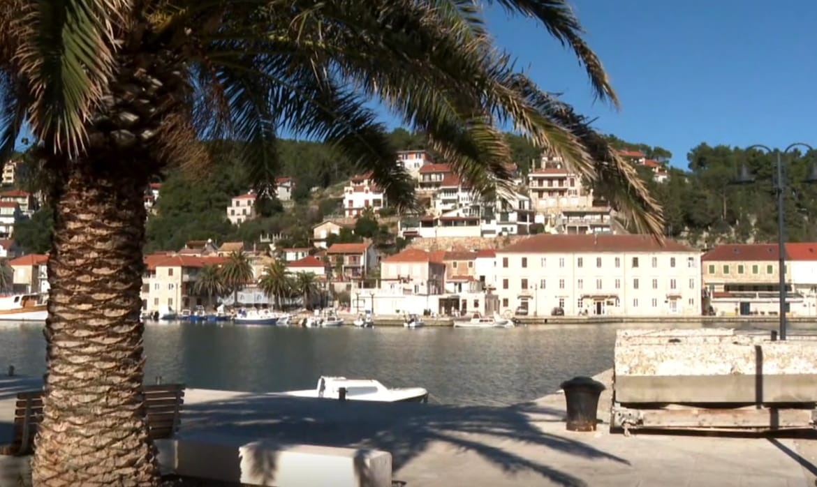 Bosanci i Hercegovci uzurpirali javnu zgradu u Jelsi: "Njihova tvornica nikad ovdje nije otvorila ured niti imala proizvodnju!"