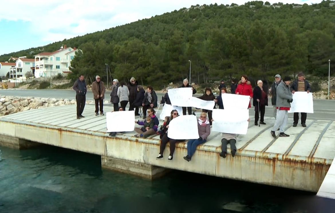 Kaprijani opet blokirali pristup trajektu na novom pristaništu - Žele cestu i prijevoz do kuća