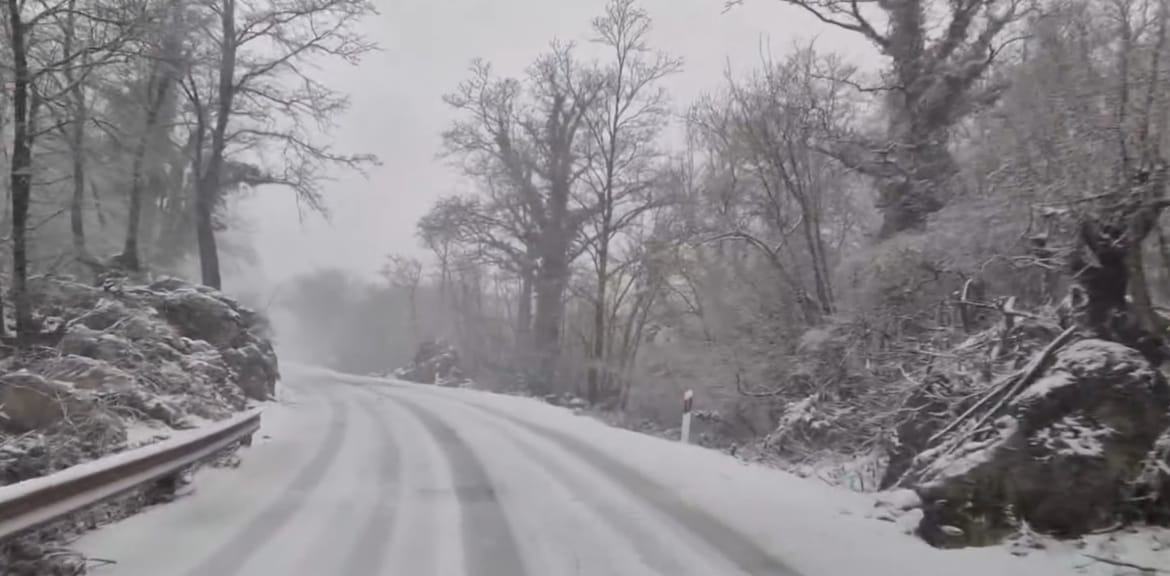 VIDEO Ne, ovo nije Gorski Kotar, već Cres s 3 cm snijega!