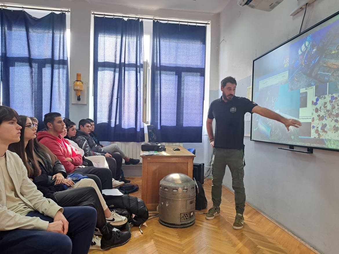 U Pomorskoj školi Split tražilo se mjesto više na gostovanju heroja morskih dubina Marka Lete