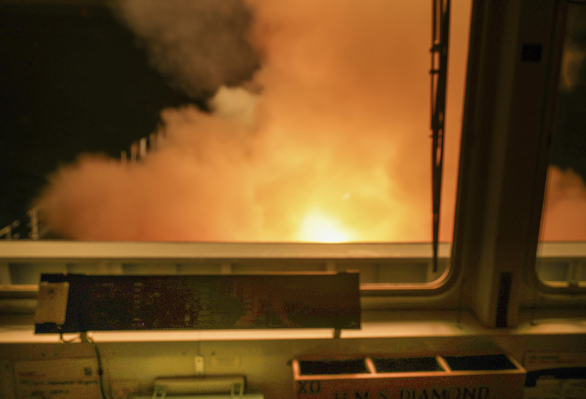 Novi napad u Crvenom moru! Huti tvrde kako su raketirali američki brod