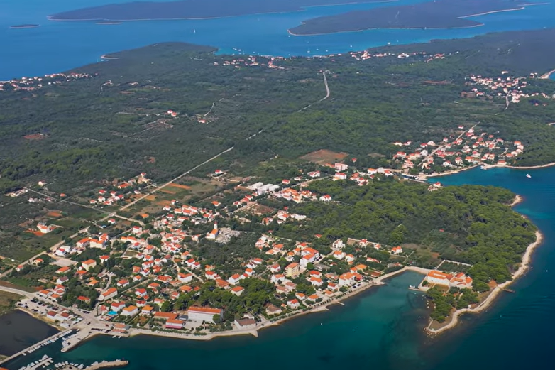 Prometna nesreća na Ugljanu - dvije osobe teško ozlijeđene!