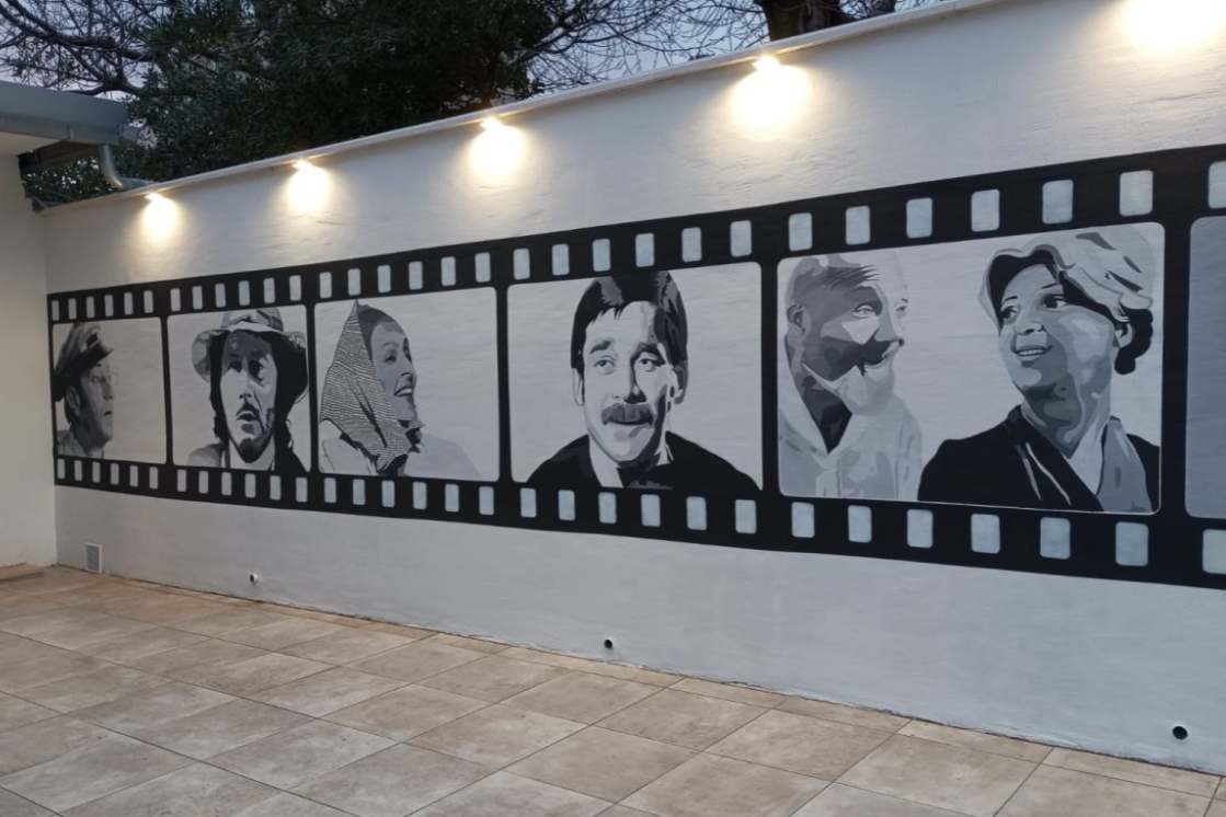 Mural s likovima iz Maloga mista u čast rođendana velikog Miljenka Smoje od sada je u Žrnovnici!