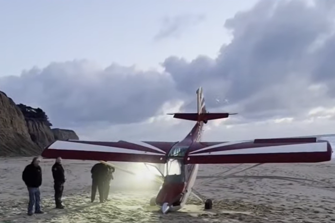 Ukrao avion, sletio na plažu i odšetao dalje kao da ništa nije bilo!