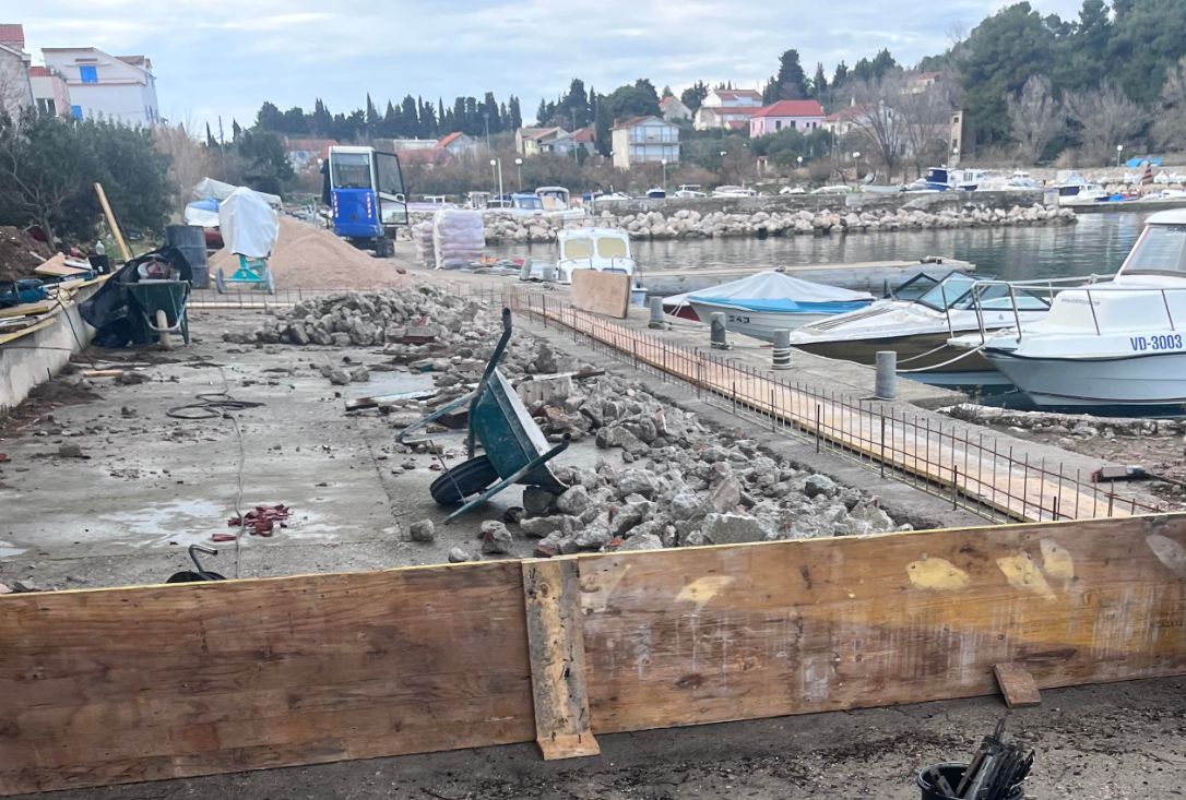 Što se to događa u Prvić Luci - Povreda pomorskog dobra ili upravo suprotno?